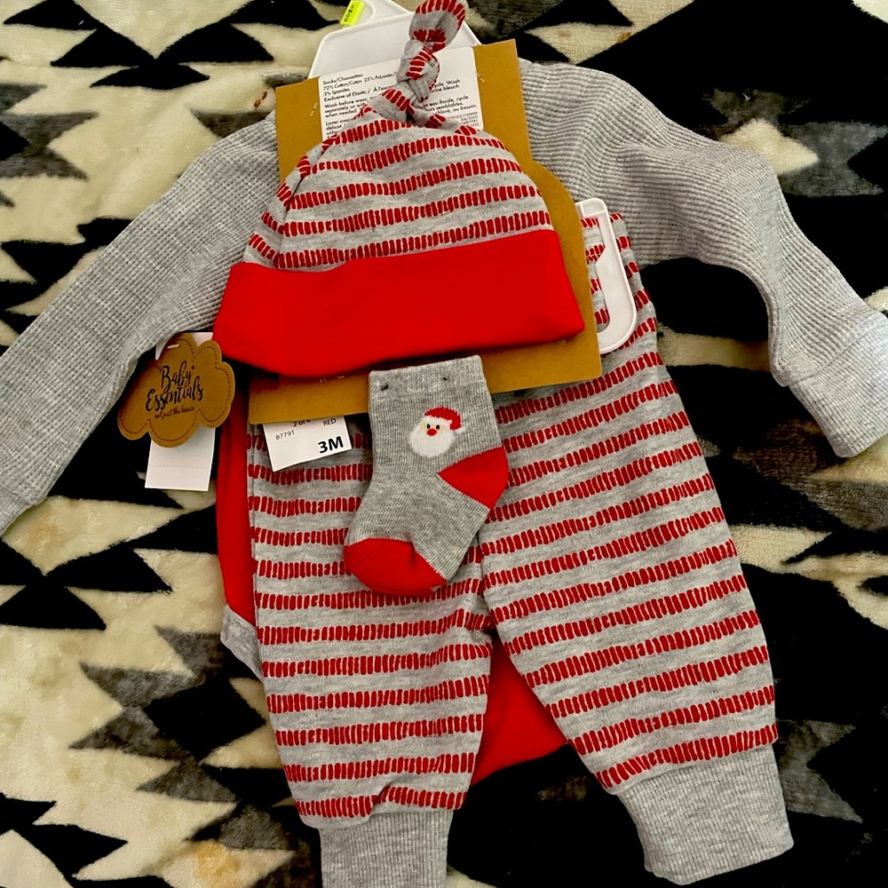 NWT Adorable 4 piece Santa set